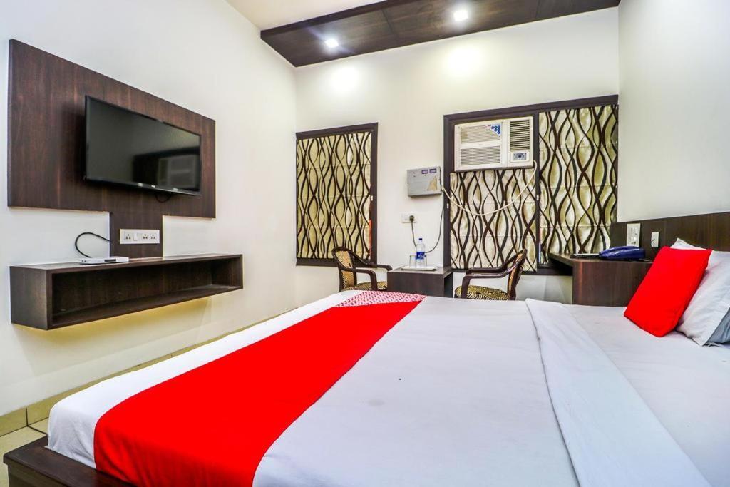 Hotel Sartaj 卢迪亚纳 外观 照片