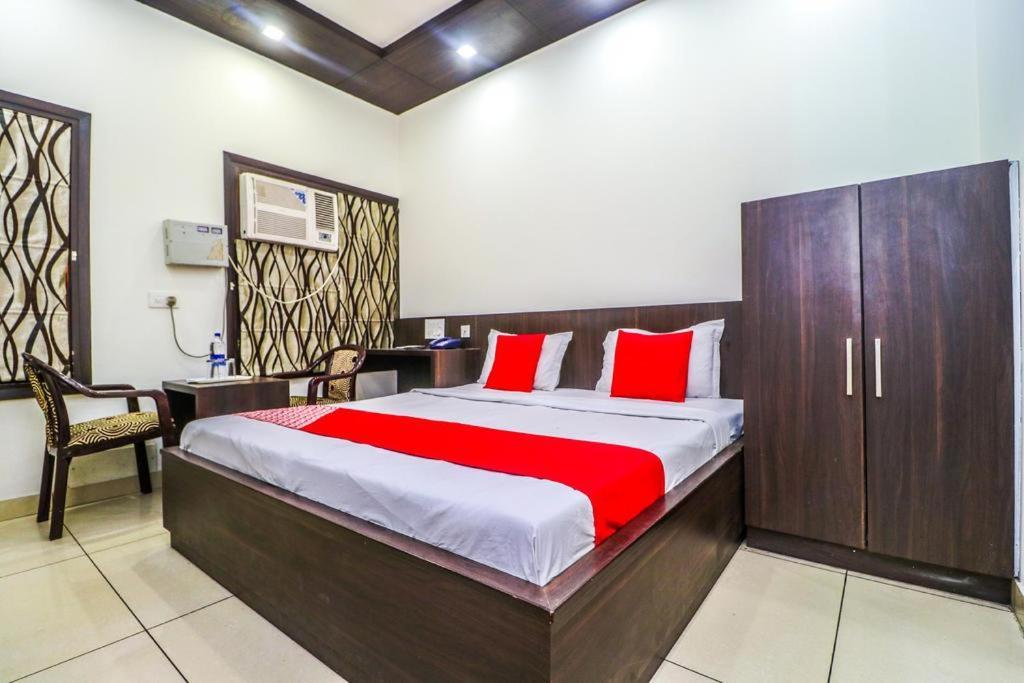 Hotel Sartaj 卢迪亚纳 外观 照片