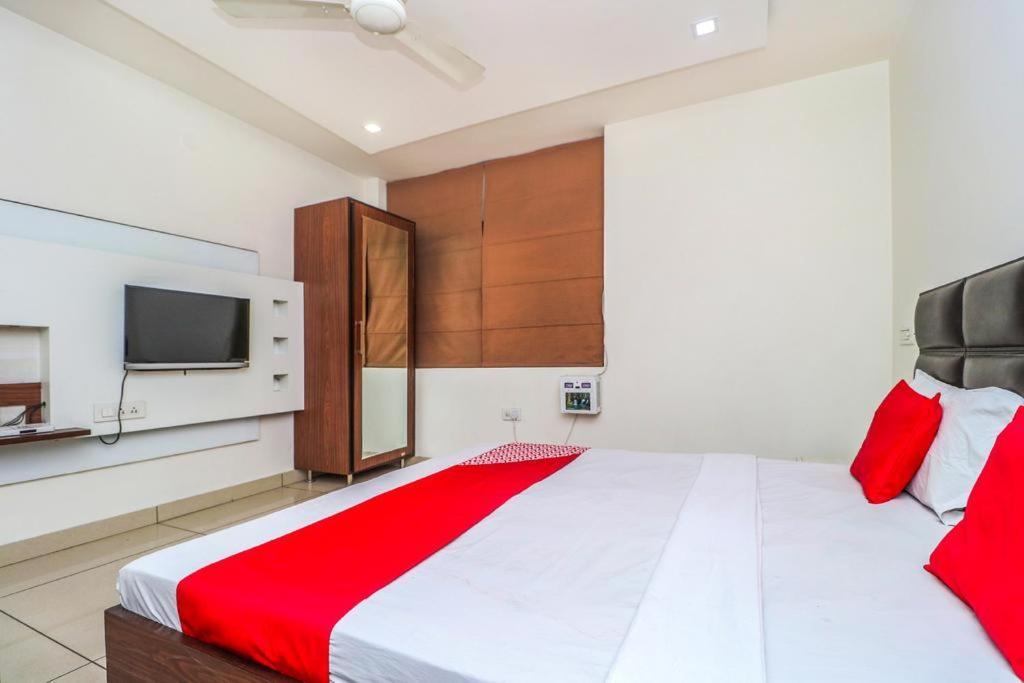 Hotel Sartaj 卢迪亚纳 外观 照片